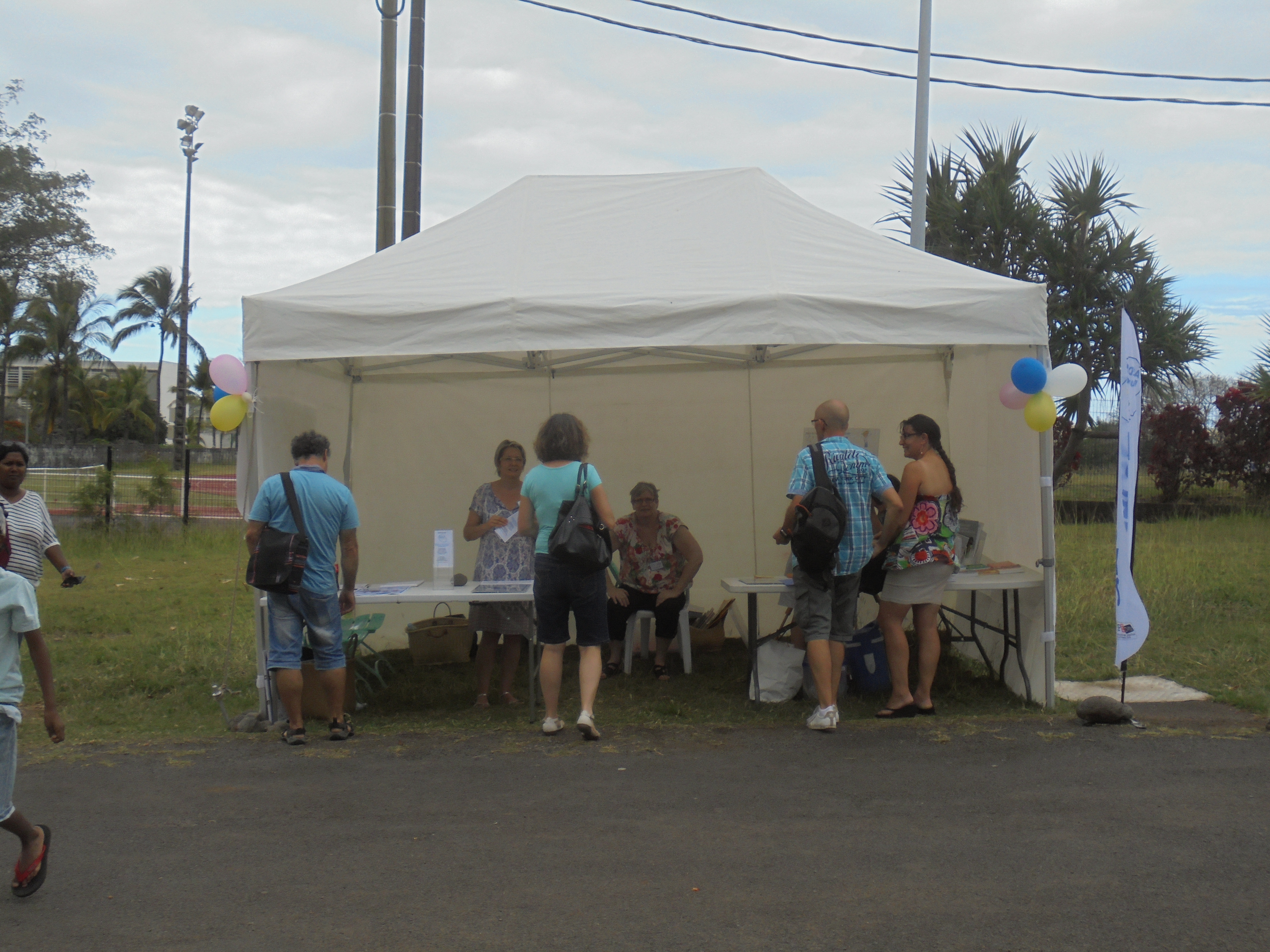 Photo Journee Nationale des Dys 2015 - 9 - Stand Apedys.JPG